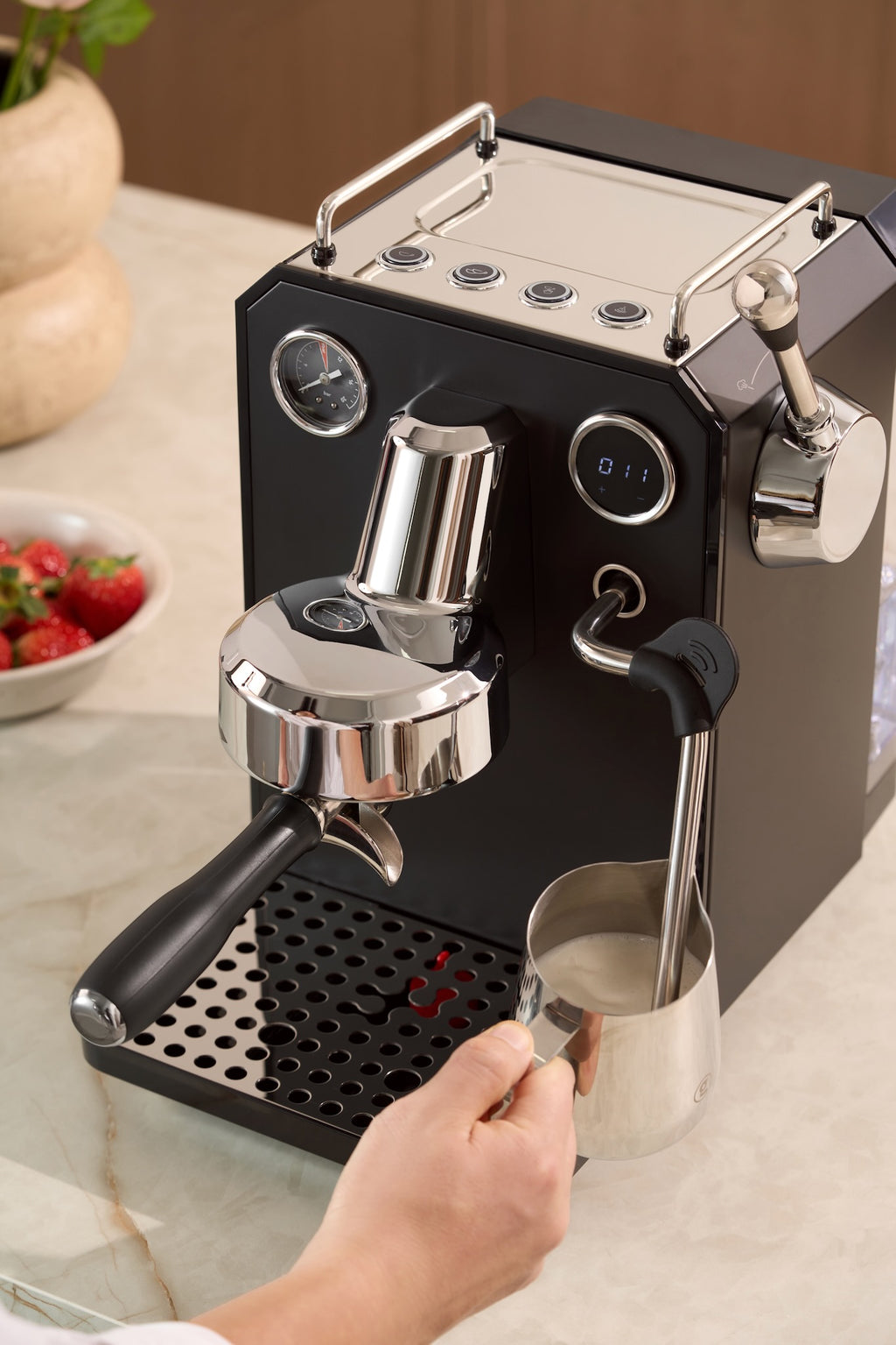 Gemilai G3006 home espresso machine lifestyle view with milk frothing