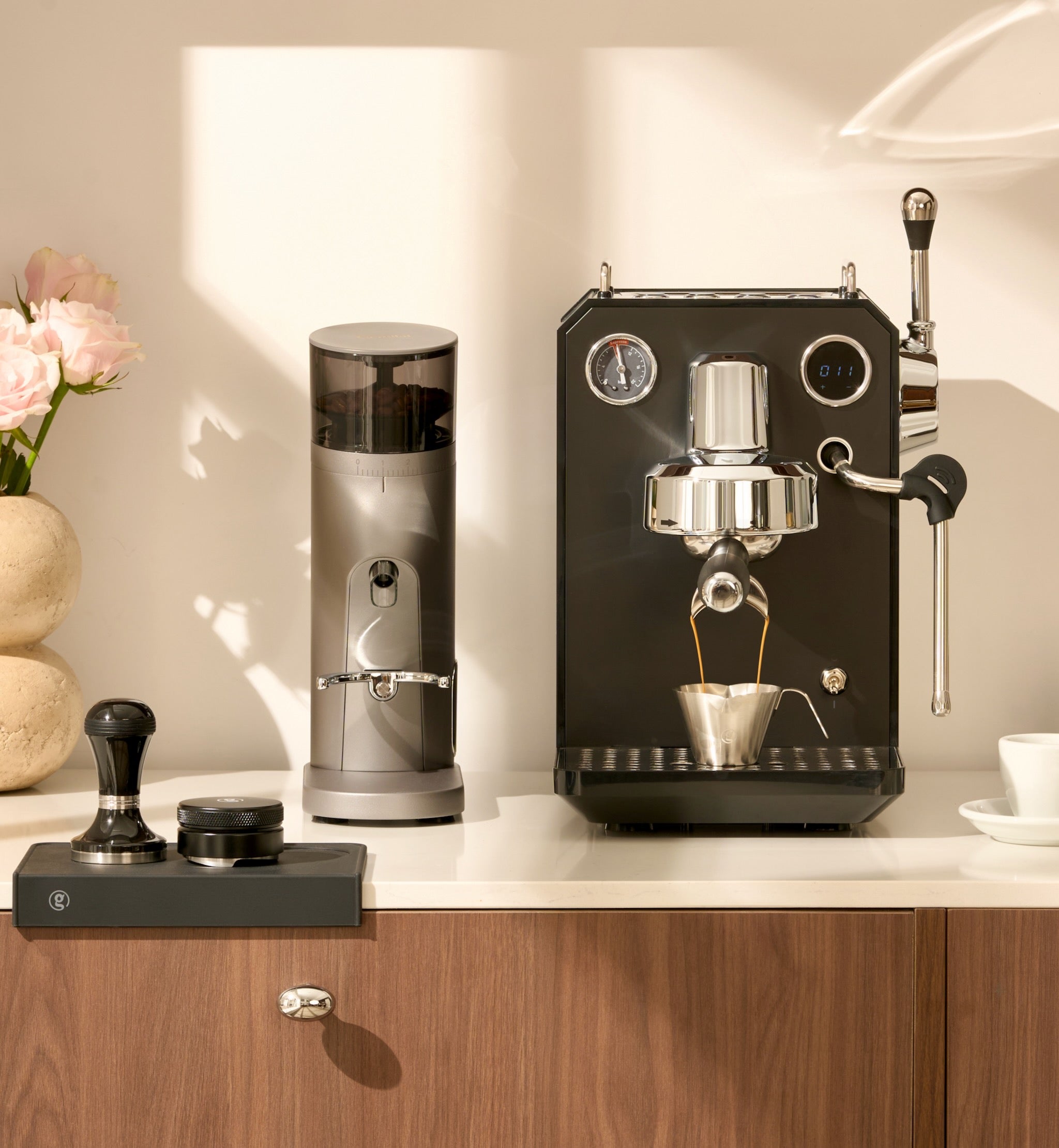 Espresso machine and grinder starter bundle for home use