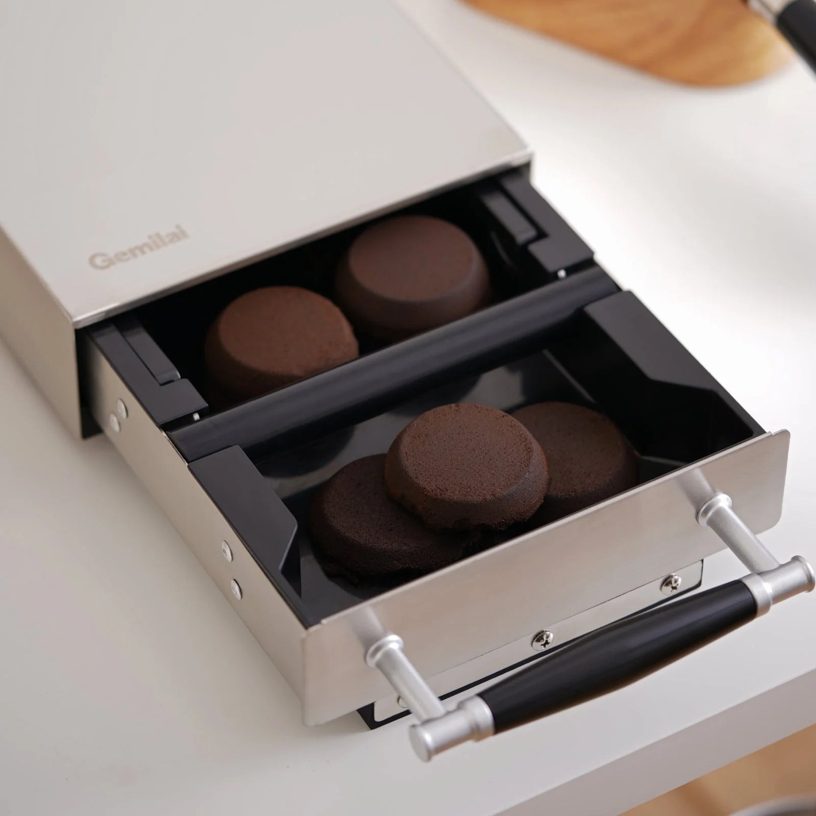 Coffee knock box with drawer and internal knock bar